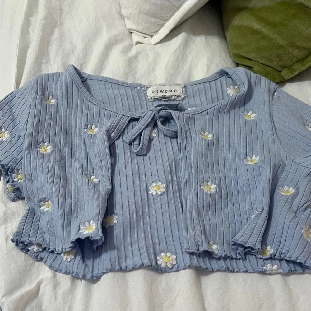Btween Light Blue Lace-Trimmed Garment - Picture 3 of 4